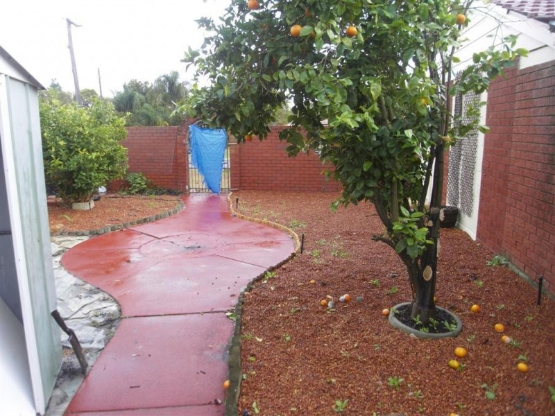 6 Sturt Close, Gosnells WA 6110