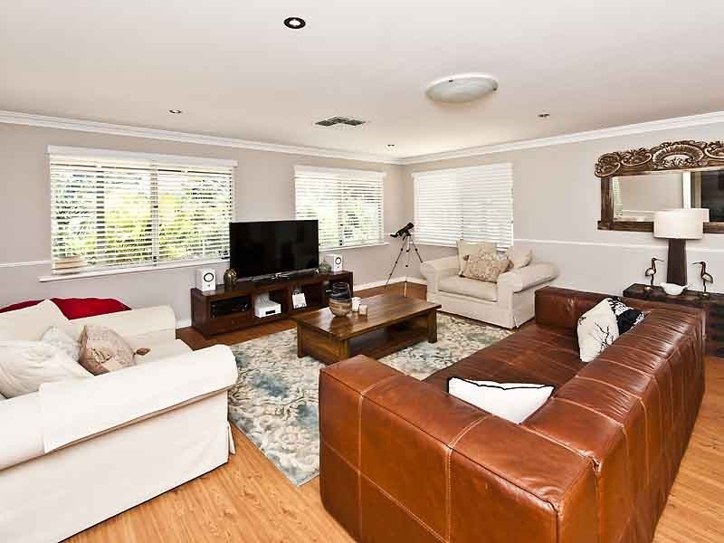 3 Bruns Drive, Darling Downs WA 6122