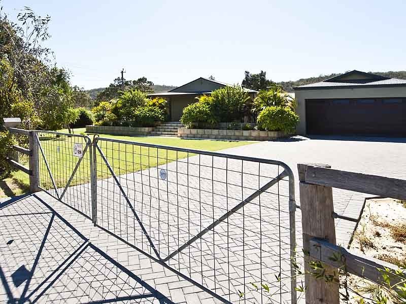 3 Bruns Drive, Darling Downs WA 6122