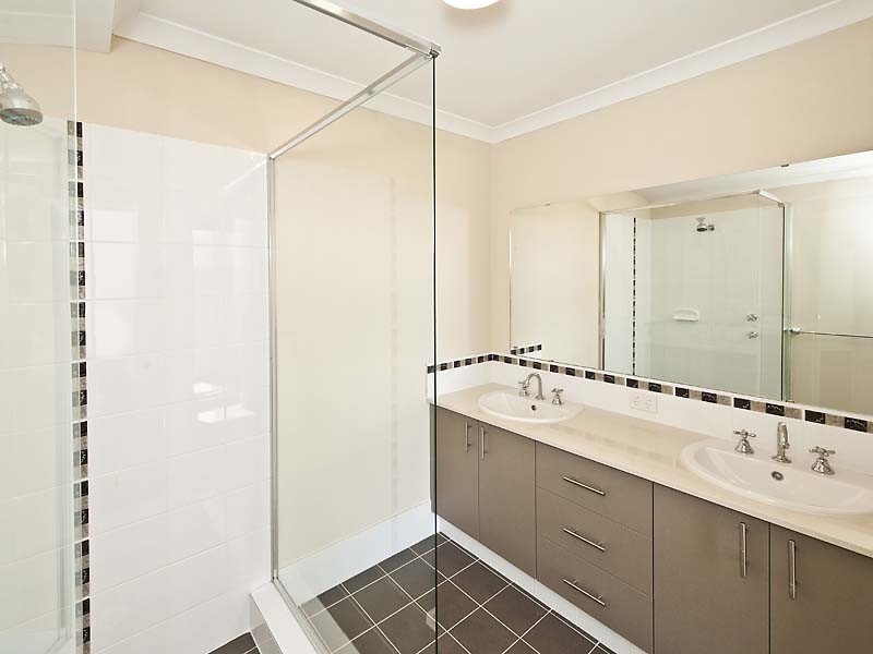 6 Riviera Turn, Piara Waters WA 6112