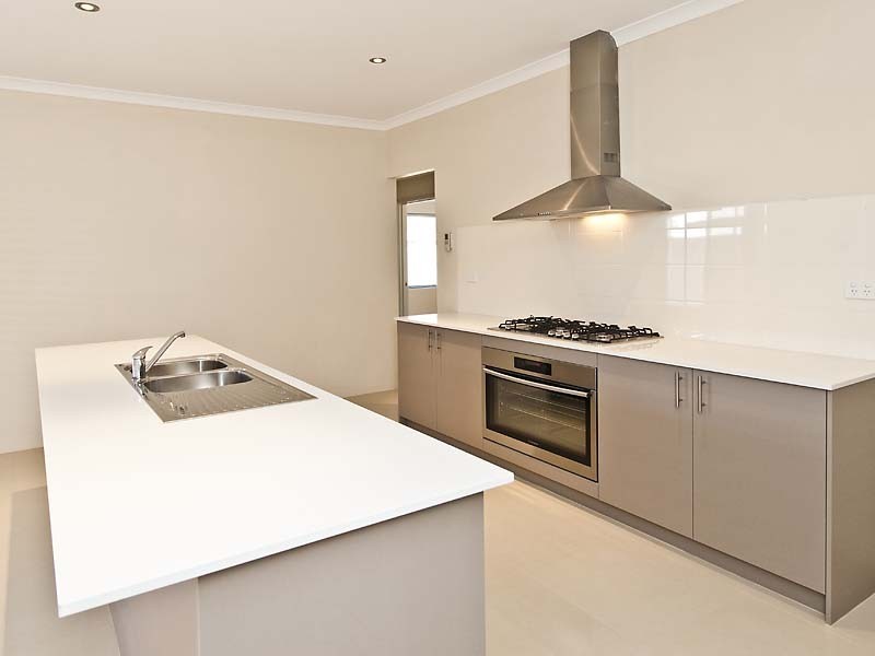 6 Riviera Turn, Piara Waters WA 6112