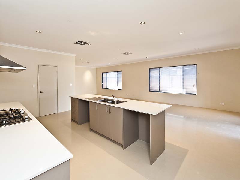 6 Riviera Turn, Piara Waters WA 6112