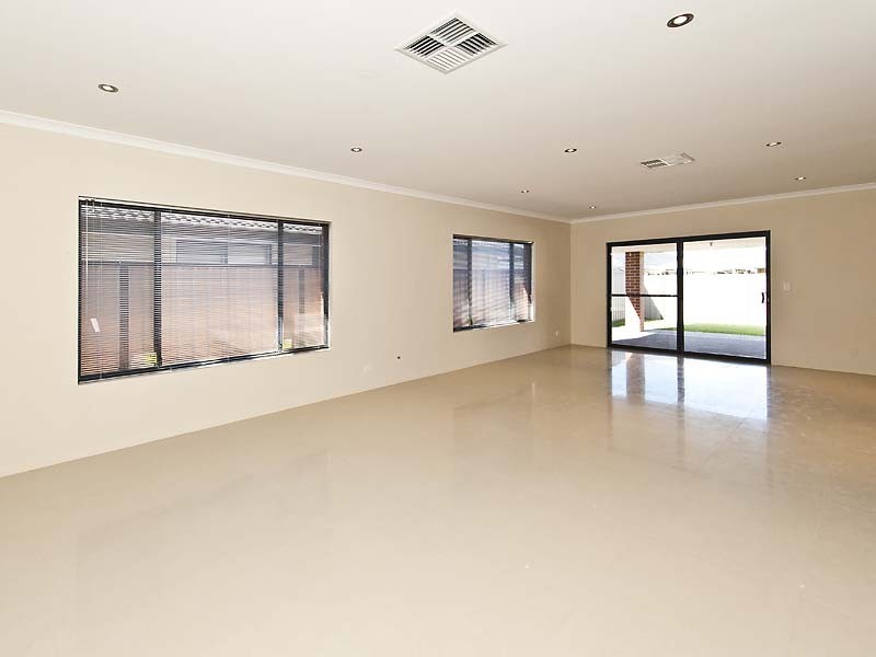 6 Riviera Turn, Piara Waters WA 6112