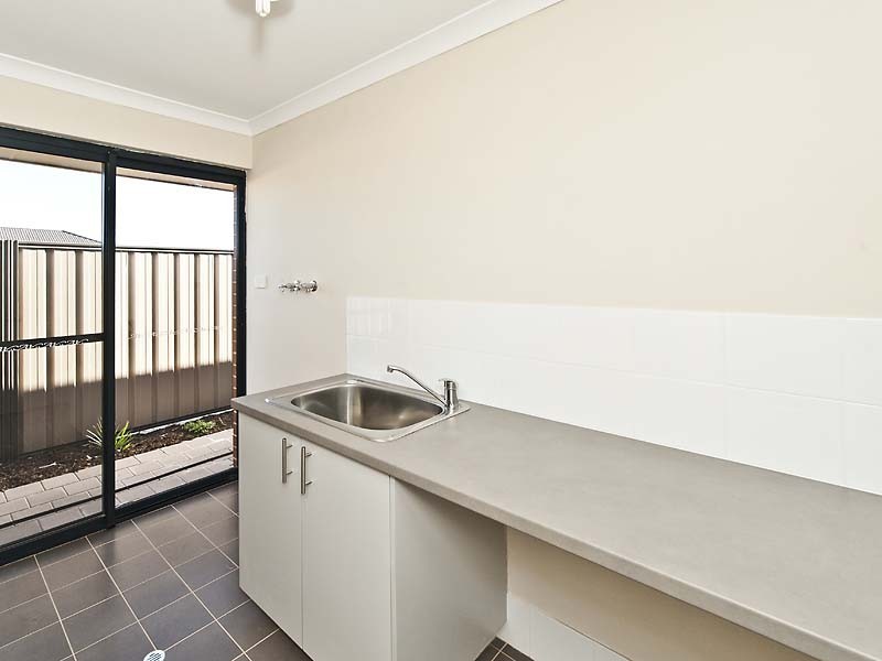 6 Riviera Turn, Piara Waters WA 6112