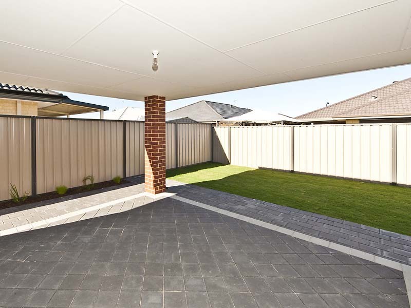 6 Riviera Turn, Piara Waters WA 6112