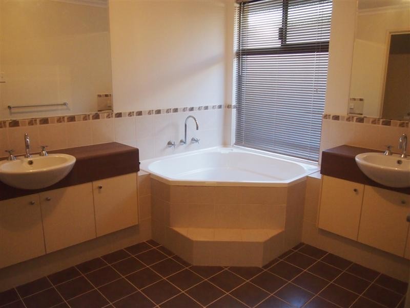 3 Hallstrom Way, Canning Vale WA 6155