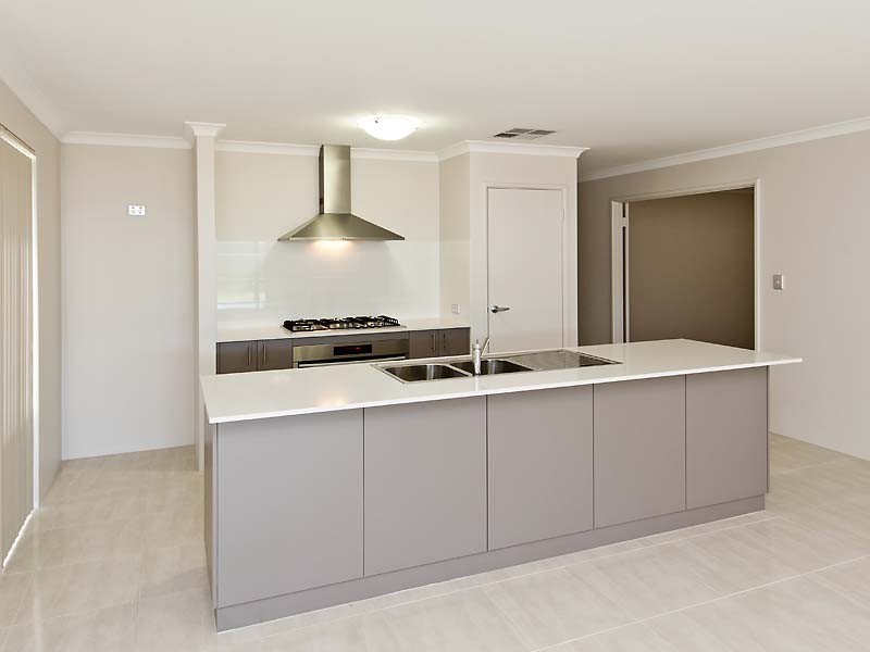12 Holywell Street, Piara Waters WA 6112