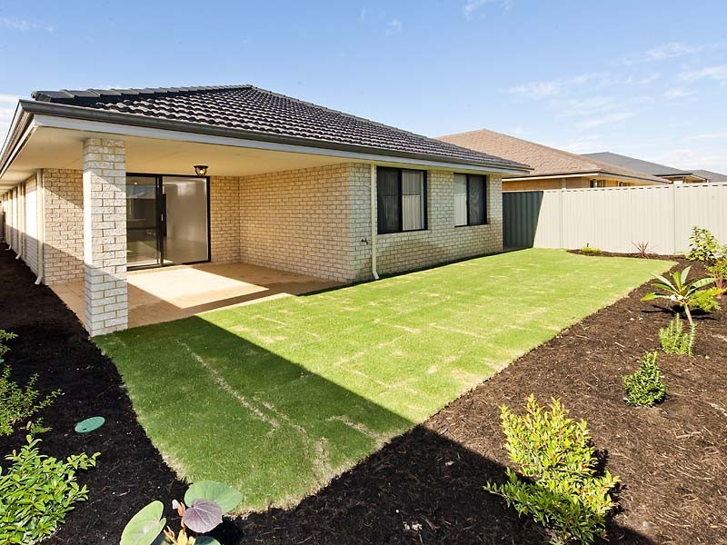 12 Holywell Street, Piara Waters WA 6112