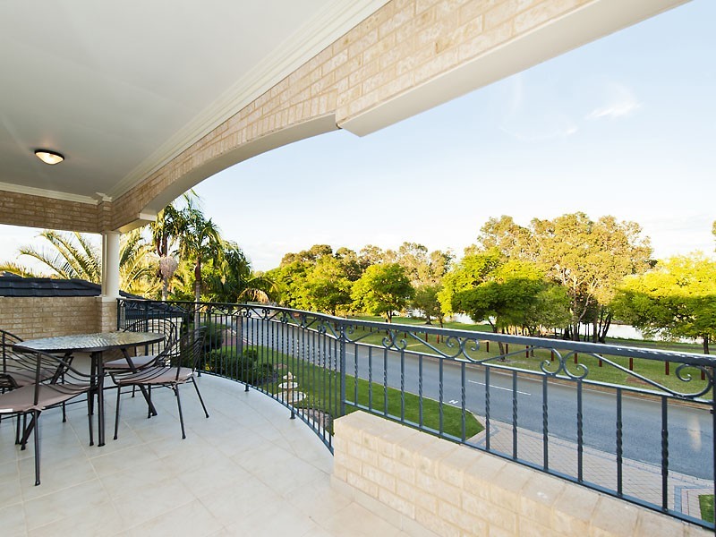 45 Sandringham Promenade, Canning Vale WA 6155