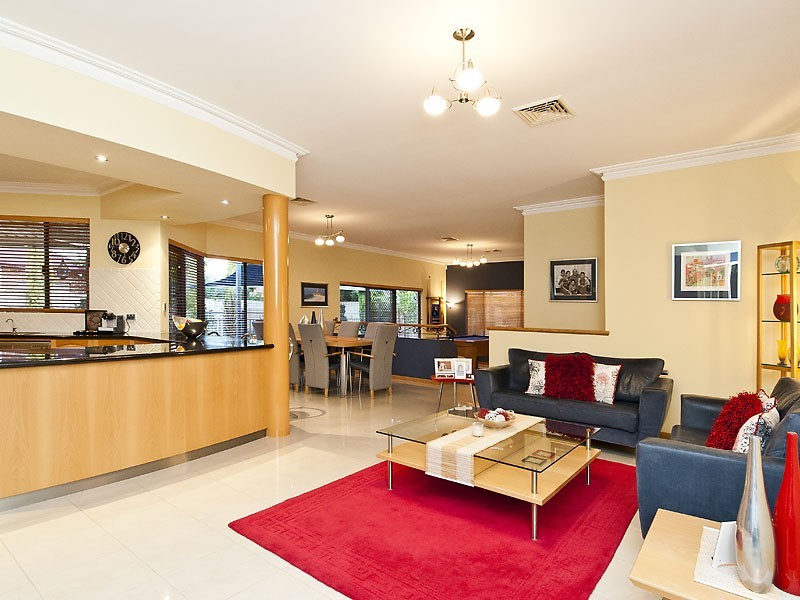 45 Sandringham Promenade, Canning Vale WA 6155