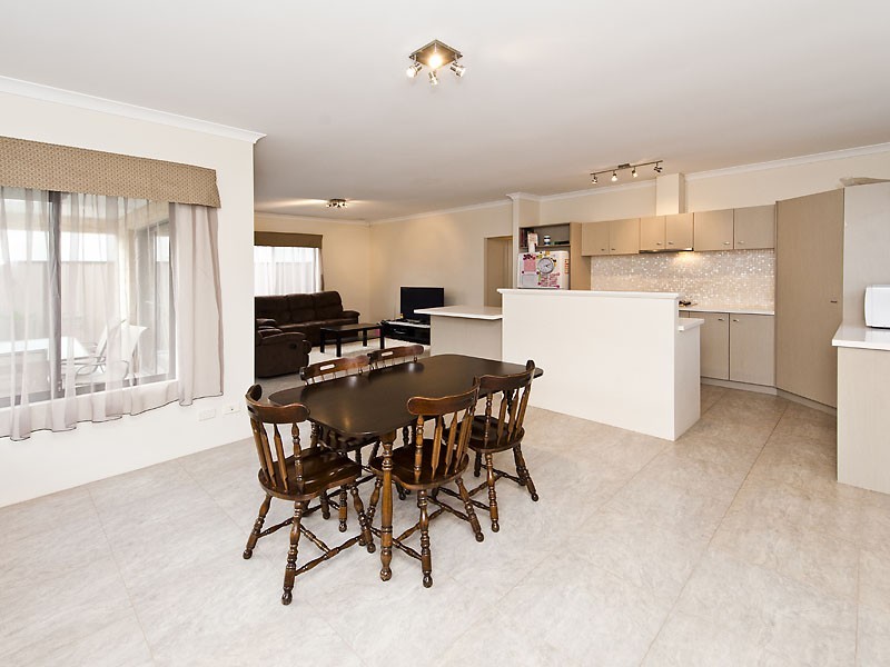 5 Macmillan Bvd, Canning Vale WA 6155