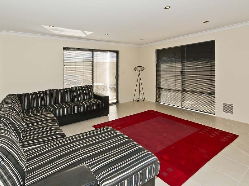 9 Blarney Place, Canning Vale WA 6155