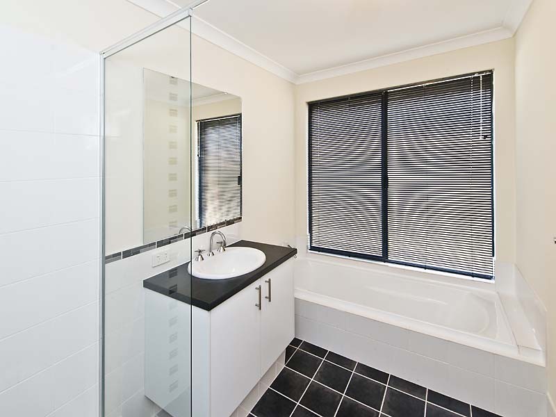 9 Blarney Place, Canning Vale WA 6155