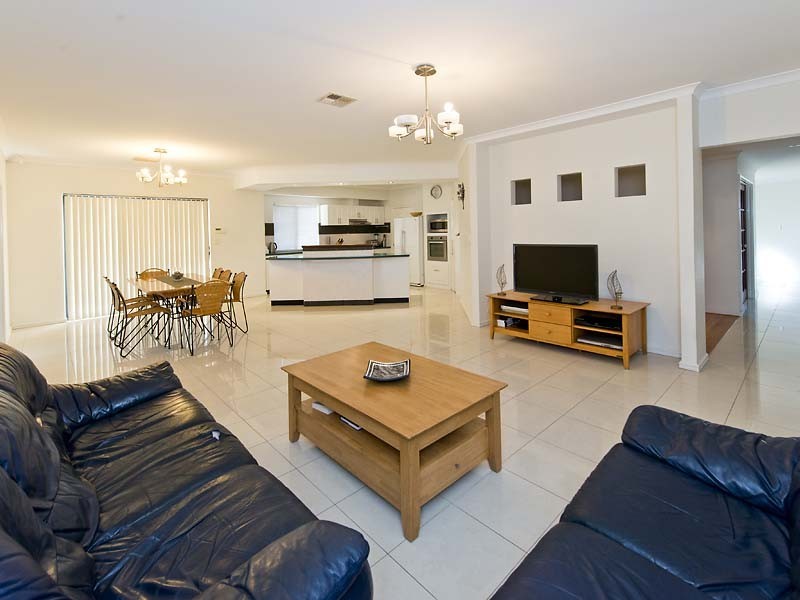 54 Ashmore Avenue, Canning Vale WA 6155