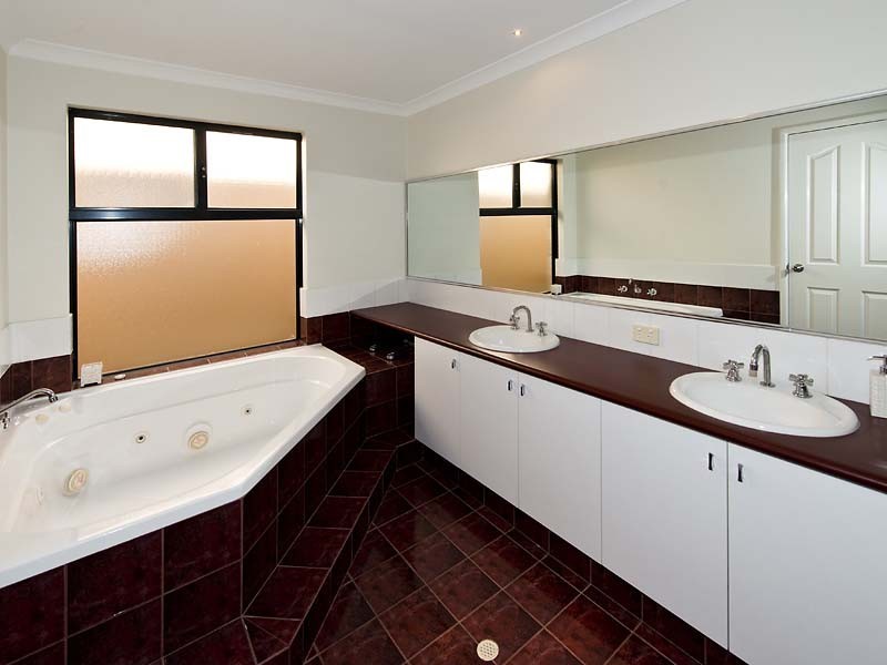 54 Ashmore Avenue, Canning Vale WA 6155