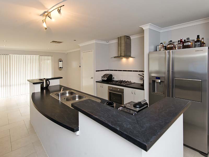 32 Limbee Glade, Huntingdale WA 6110