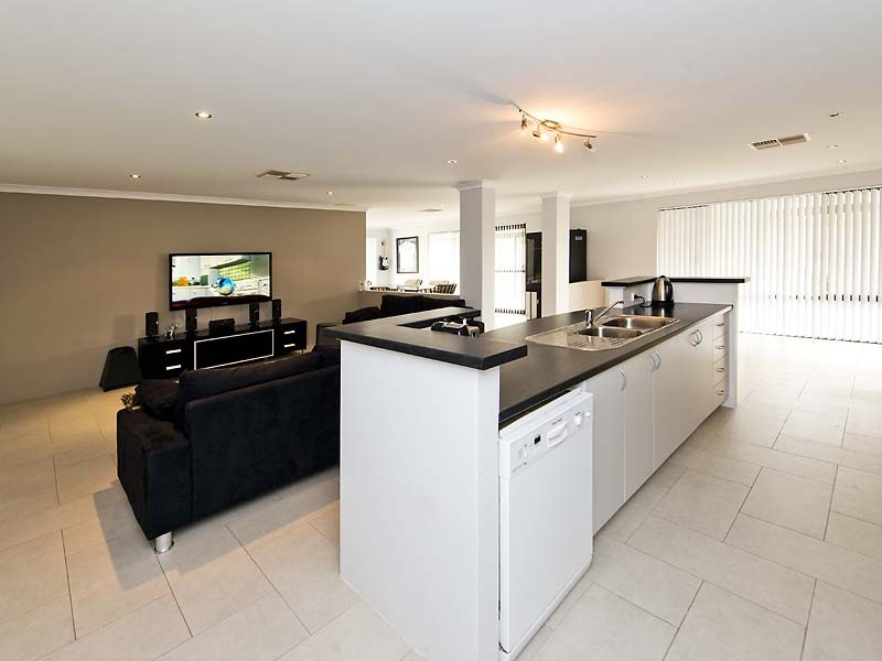 32 Limbee Glade, Huntingdale WA 6110