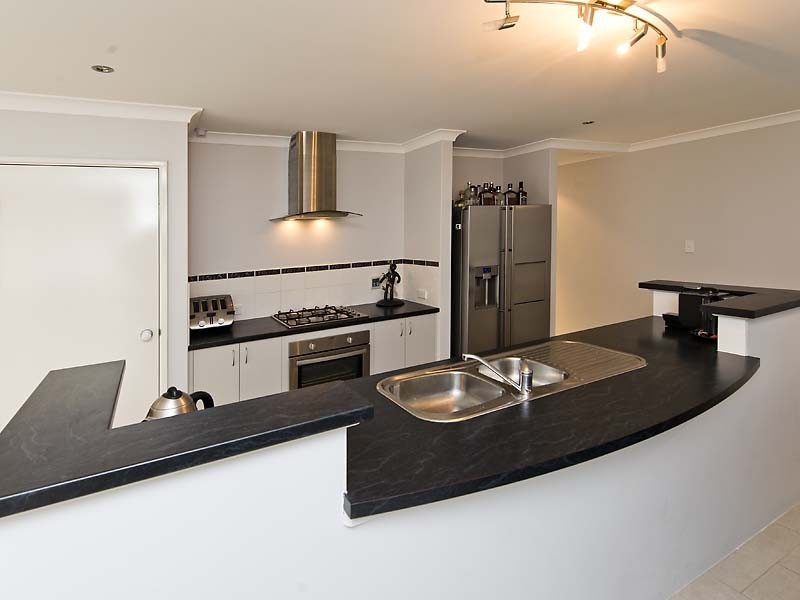 32 Limbee Glade, Huntingdale WA 6110