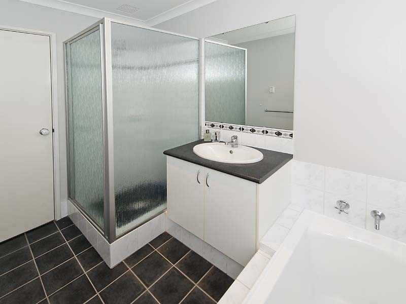 32 Limbee Glade, Huntingdale WA 6110