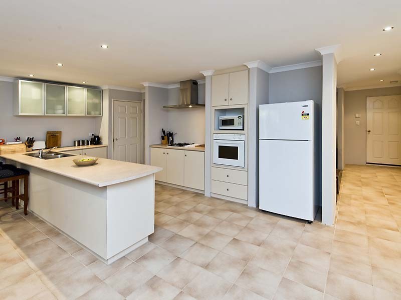 2/35 Grundy Way, Thornlie WA 6108