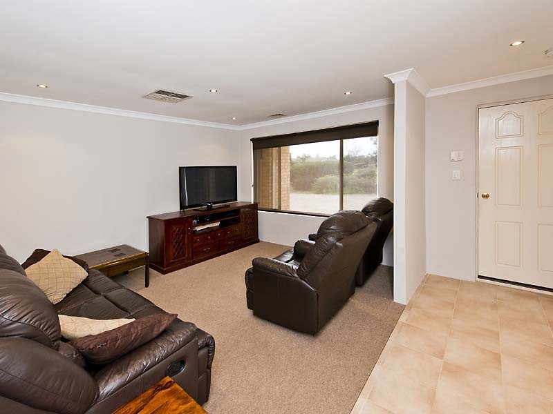 2/35 Grundy Way, Thornlie WA 6108