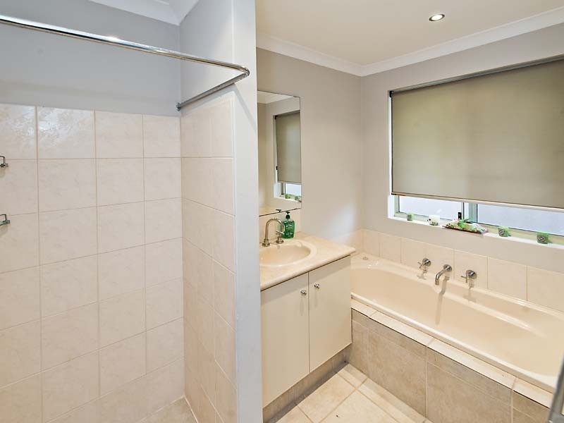 2/35 Grundy Way, Thornlie WA 6108