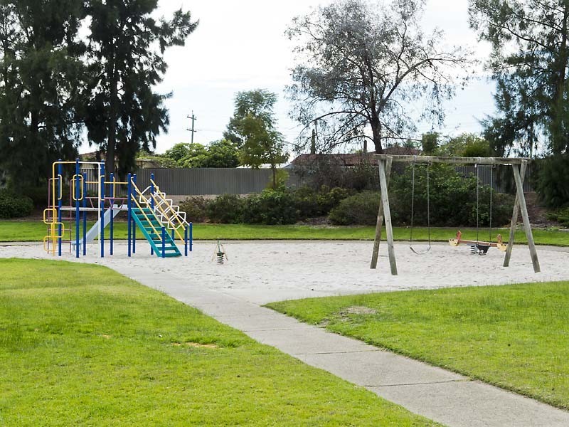 2/35 Grundy Way, Thornlie WA 6108