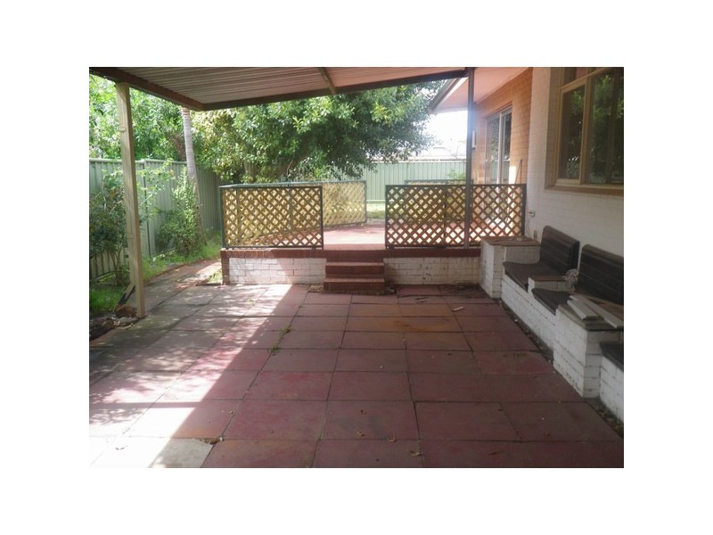 11 Kenmare Ave, Thornlie WA 6108