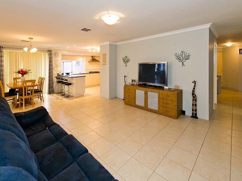 117 Comrie Rd, Canning Vale WA 6155