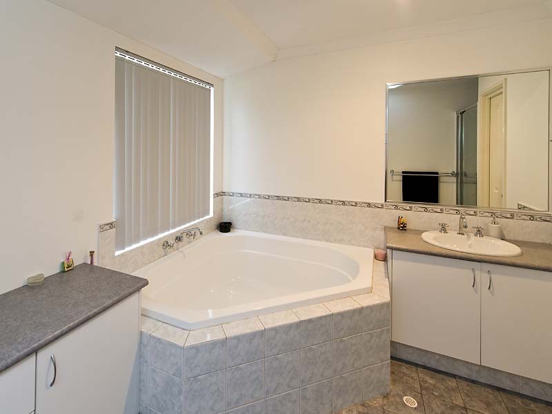 117 Comrie Rd, Canning Vale WA 6155