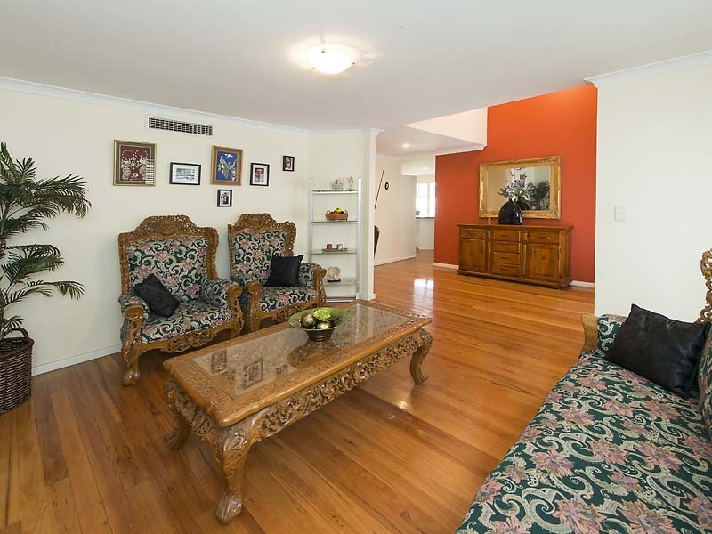 5 Hillview Place, Thornlie WA 6108