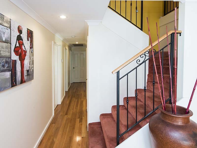 5 Hillview Place, Thornlie WA 6108