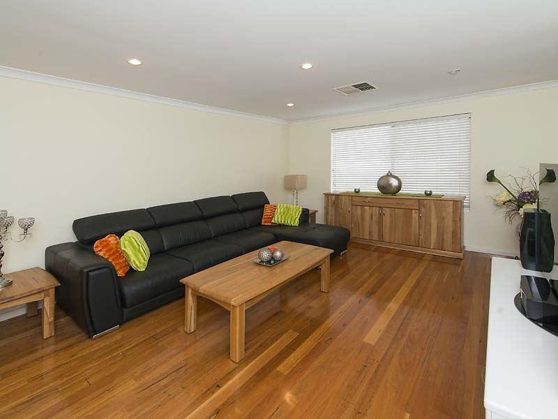 5 Hillview Place, Thornlie WA 6108