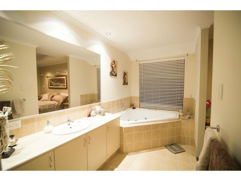 25 Bletchley Parkway, Southern River WA 6110