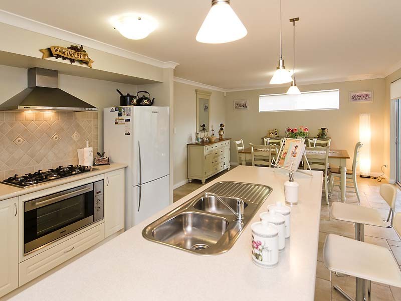32 Admiralty Road, Canning Vale WA 6155