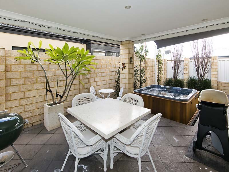 32 Admiralty Road, Canning Vale WA 6155