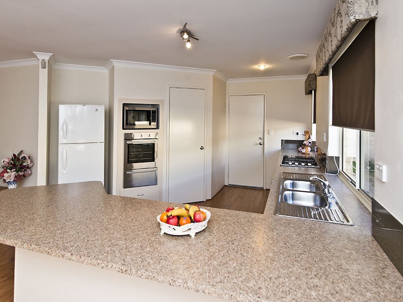 31 Urquhart Court, Canning Vale WA 6155