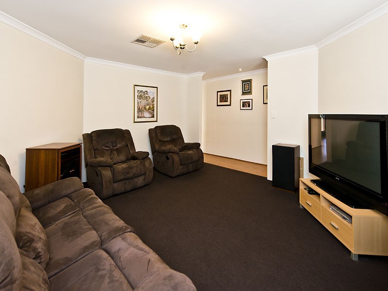 31 Urquhart Court, Canning Vale WA 6155