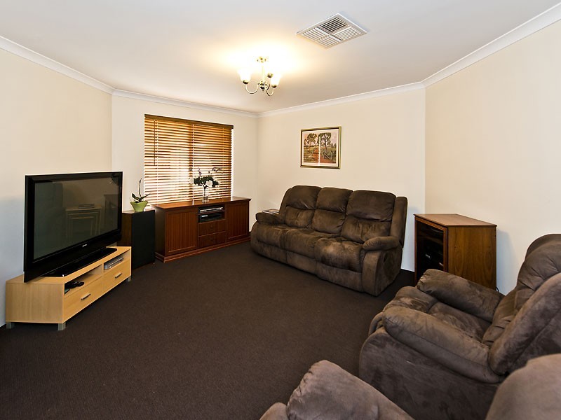31 Urquhart Court, Canning Vale WA 6155