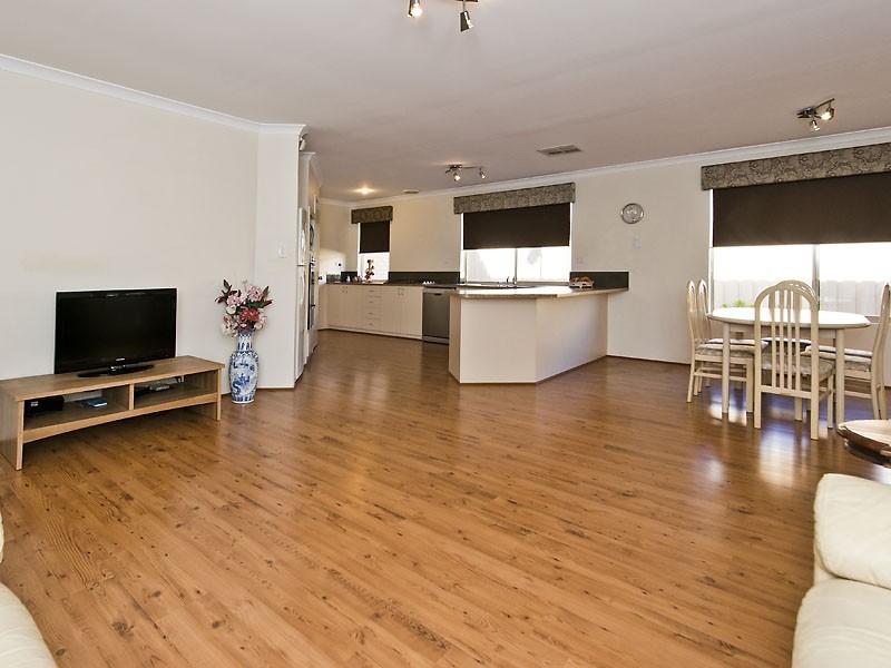 31 Urquhart Court, Canning Vale WA 6155