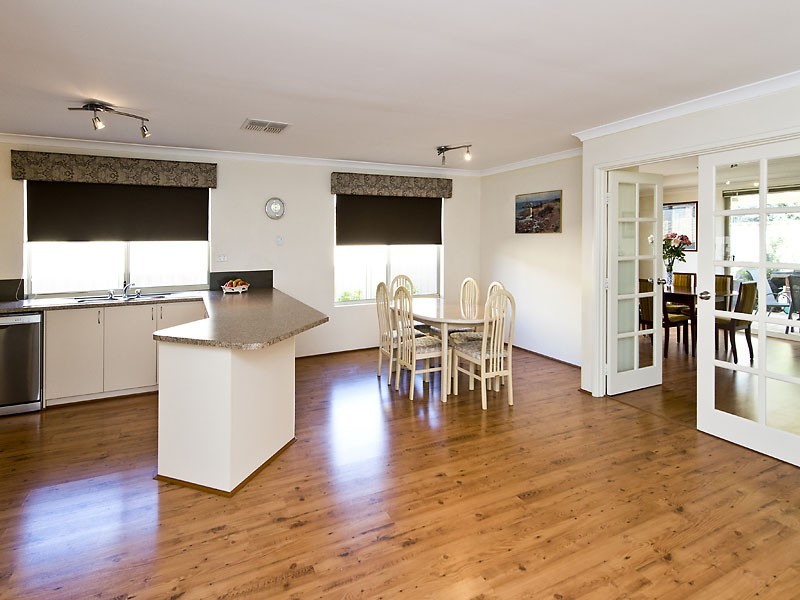 31 Urquhart Court, Canning Vale WA 6155