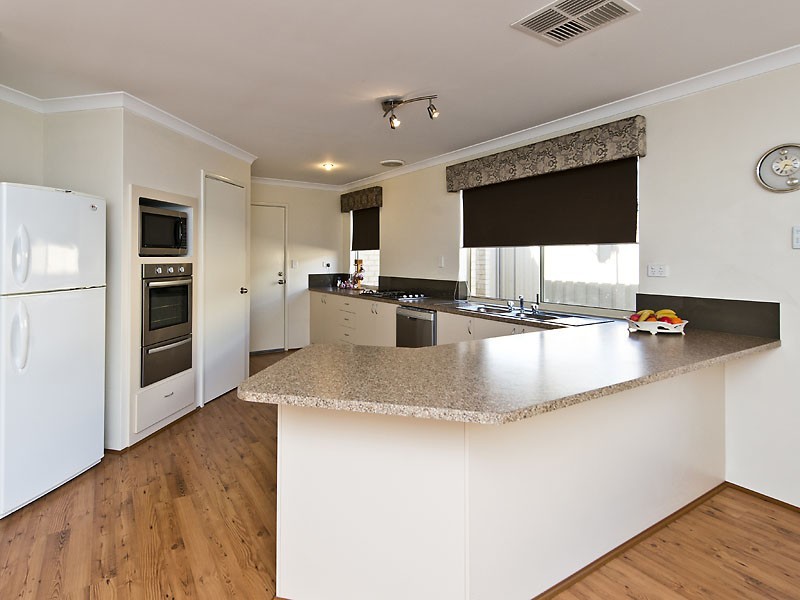31 Urquhart Court, Canning Vale WA 6155