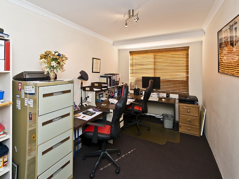 31 Urquhart Court, Canning Vale WA 6155