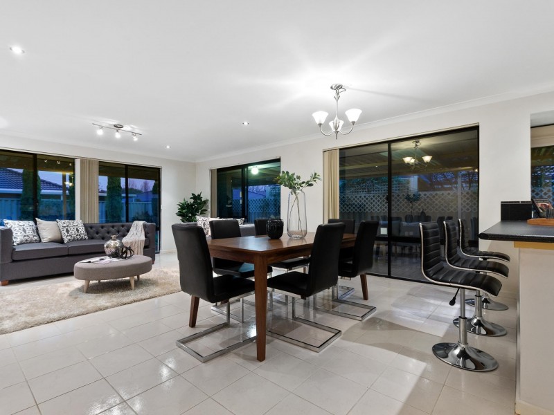 13 Bartlett Way, Canning Vale WA 6155