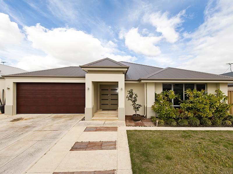 10 Fridayhill Drive, Southern River WA 6110