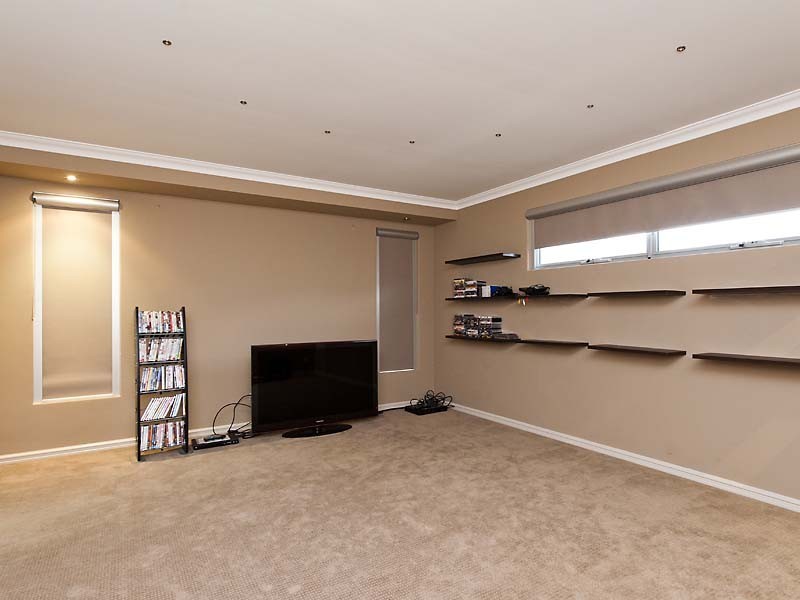 10 Fridayhill Drive, Southern River WA 6110