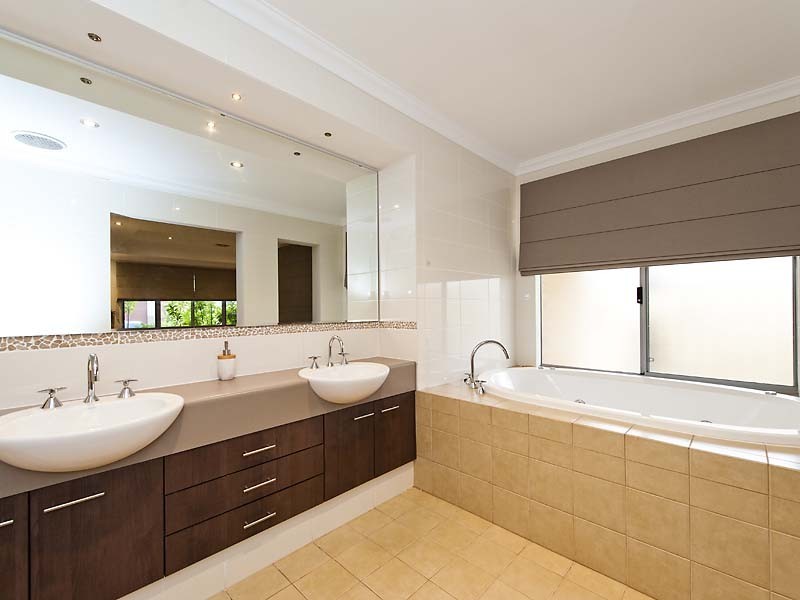 10 Fridayhill Drive, Southern River WA 6110