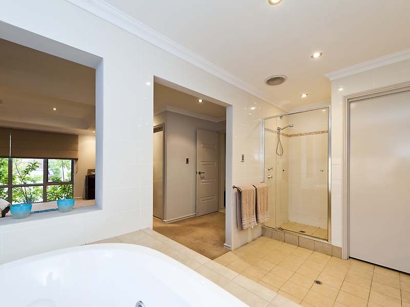 10 Fridayhill Drive, Southern River WA 6110