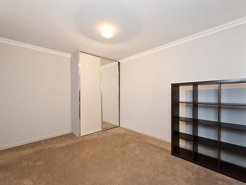 10 Fridayhill Drive, Southern River WA 6110