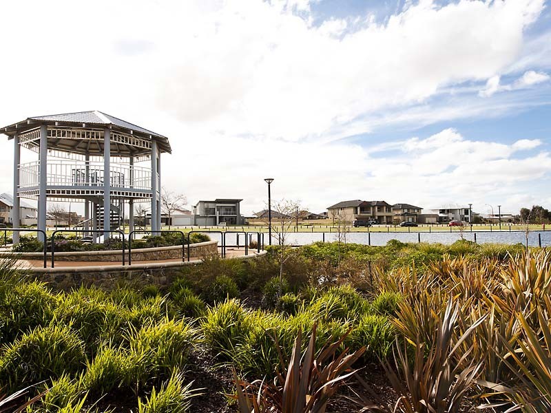 10 Fridayhill Drive, Southern River WA 6110